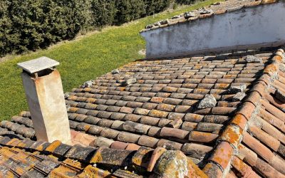 Fuites de Toiture en Vaucluse : Réparation ou Rénovation, Que Faire ?
